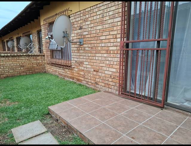 2 BEDROOM TOWNHOUSE FOR SALE IN VAALPARK